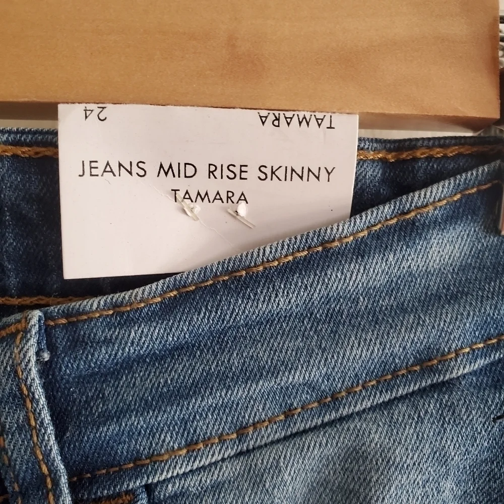 Guess Mid Rise Skinny Stretch Tamara Jeans size 24 in Dark wash - Picture 5 of 7